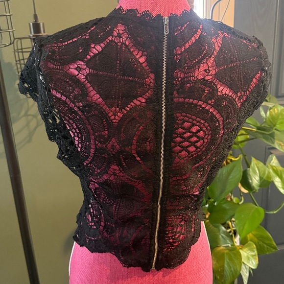 Elegant Black Lace Top - Picture 3 of 3